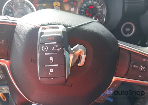 2022 Ram 1500 Laramie 4X4 5'7 Box z USA, uszkodzony, nr VIN 1C6SRFJT0NN175084